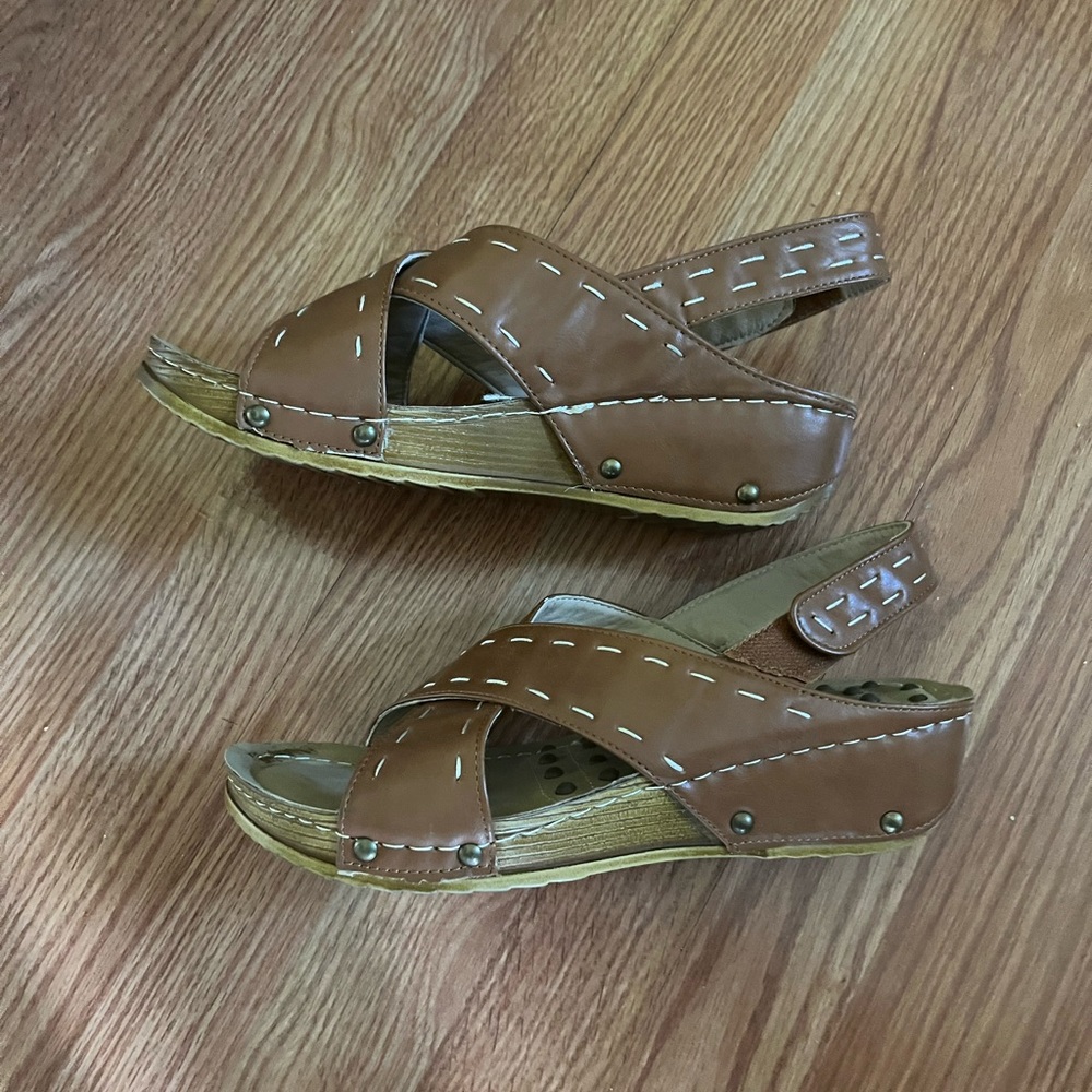 Women’s wedge sandals